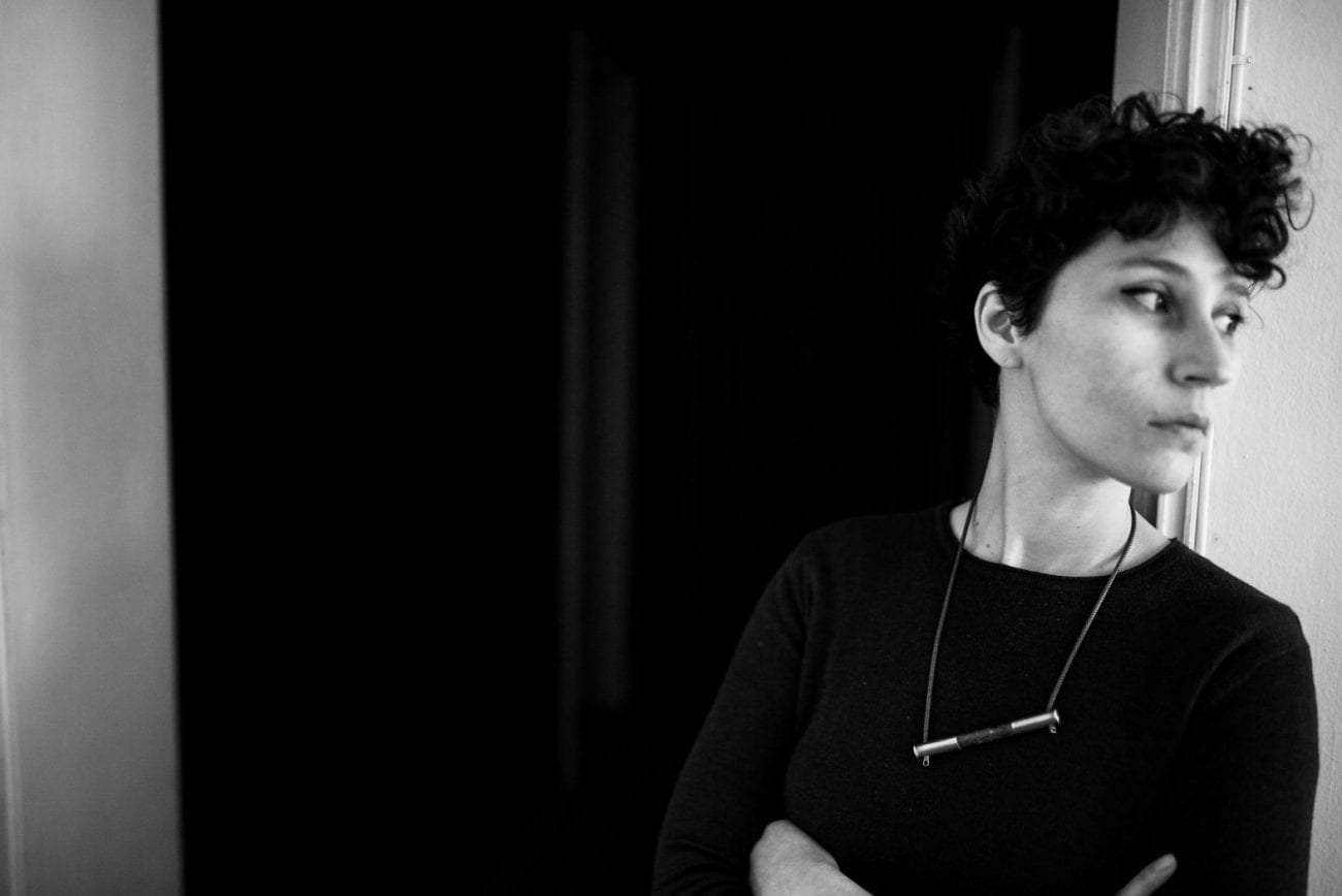 Entrevista a la poeta y escritora de la novela “Las oscurecidas